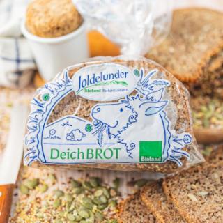 Deichbrot geschnitten